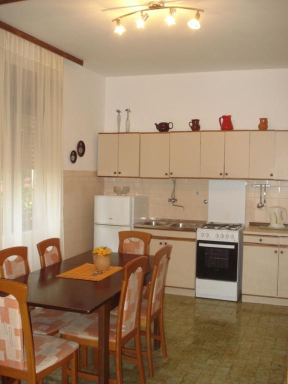 Apartments Xenia Petrcane Ruang foto